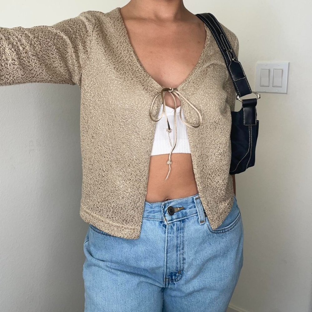 ✨Cutest Tie Sheer Top✨